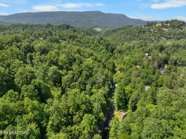 20 Overholt Tr, Sevierville, TN 37862