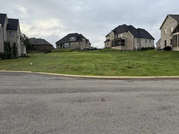 102 Wherry Ct, Hendersonville, TN 37075