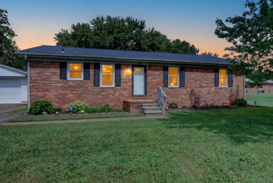 701 Pineridge Dr, Hopkinsville, KY 42240 - #2
