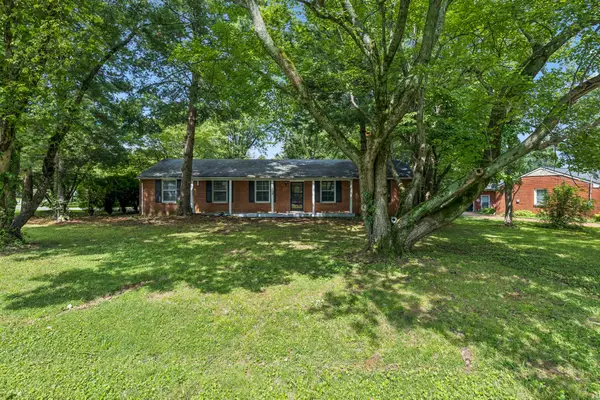 1810 Foxdale Dr, Murfreesboro, TN 37130