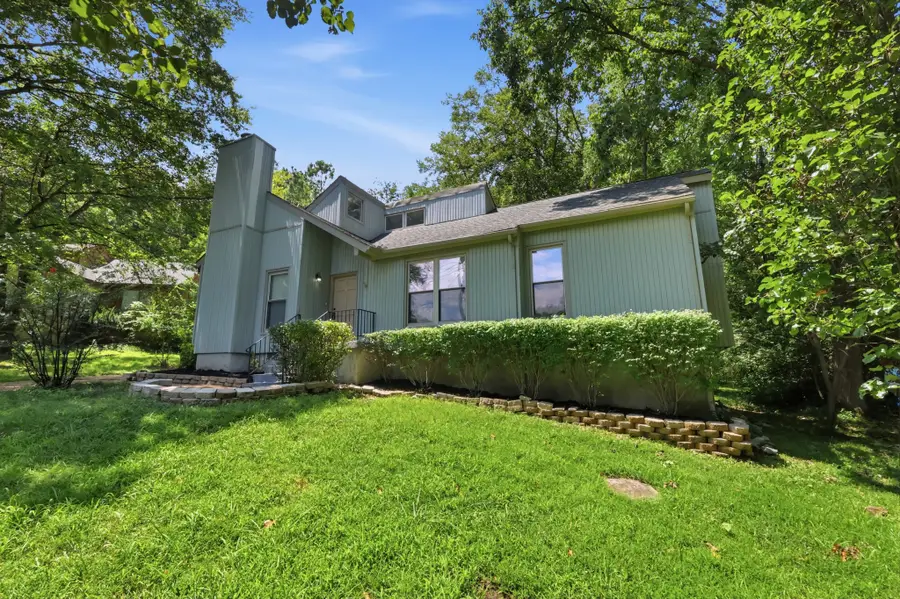 536 New Castle Ln, Hermitage, TN 37076 - #3