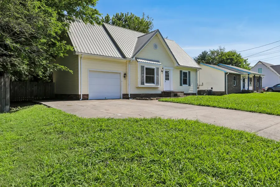 219 Jim Thorpe Dr, Clarksville, TN 37042 - #2