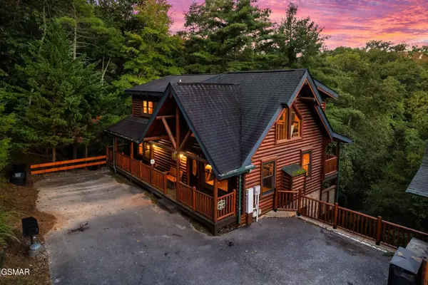 2216 Quiet Valley Way, Sevierville, TN 37862