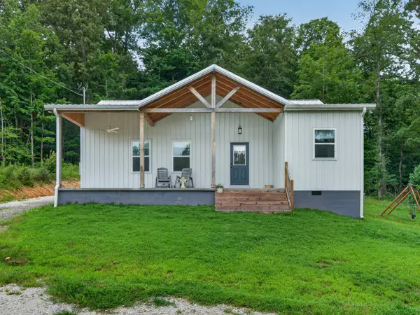 1047 Old County House Rd, Charlotte, TN 37036