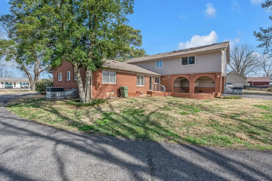 335 Robins St, Lawrenceburg, TN 38464 - #3