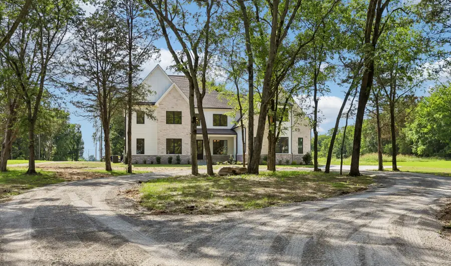 3390 Mealer Rd, Chapel Hill, TN 37034 - #2