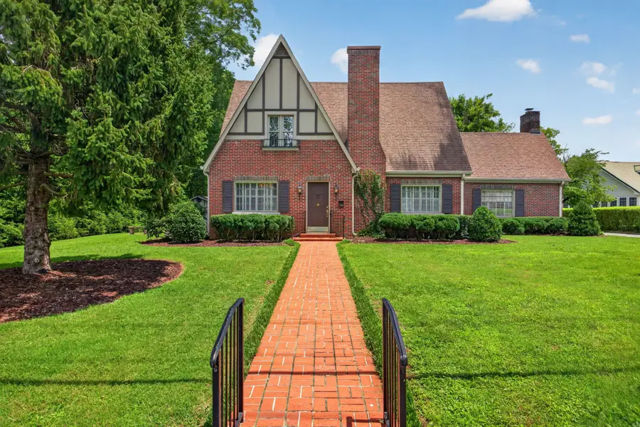 304 S College St, Smithville, TN 37166 - #2