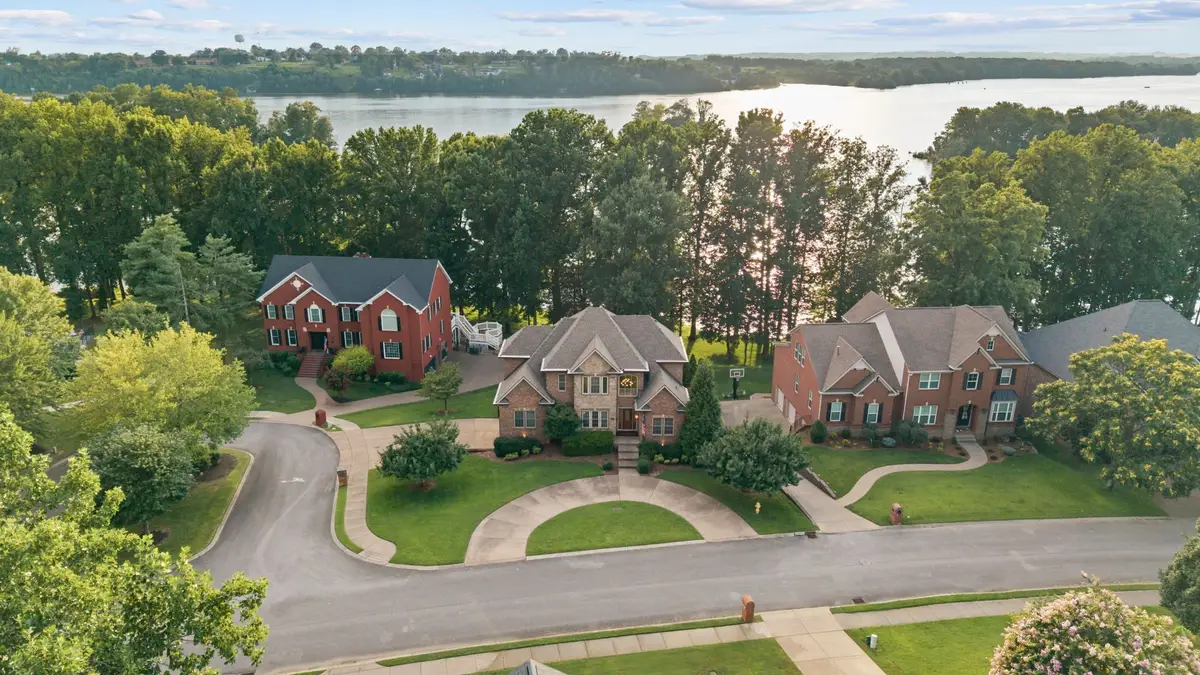 100 Lakecrest Cir, Hendersonville, TN 37075 - #1