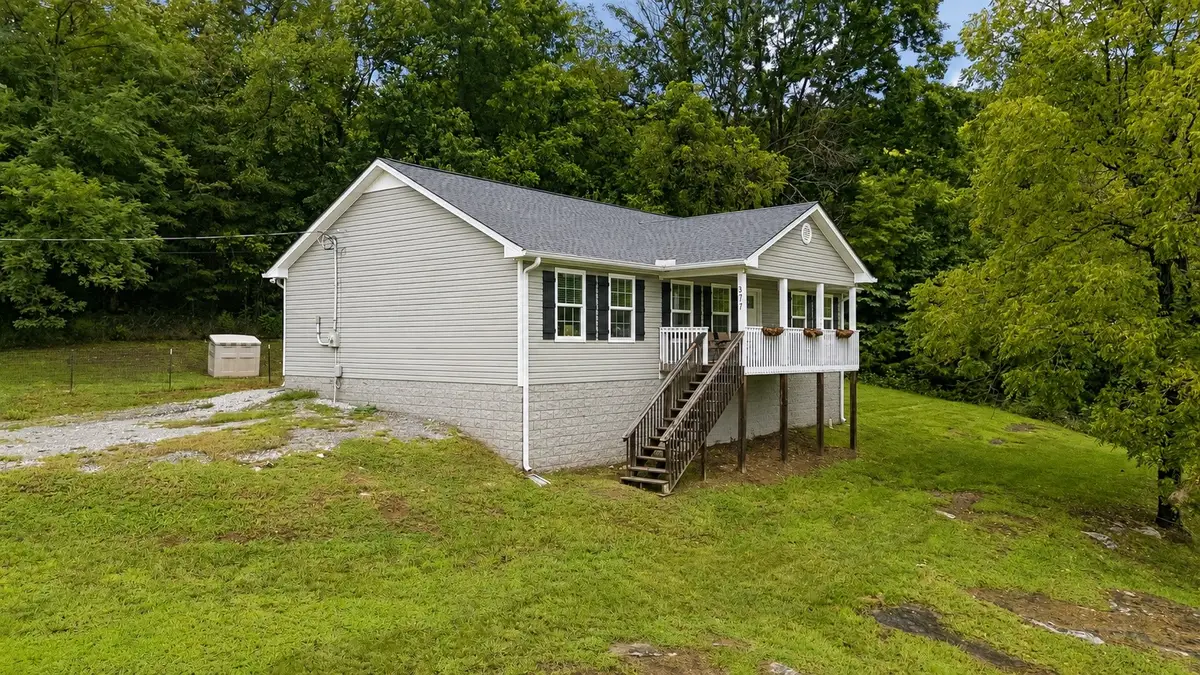 377 Rawls Creek Rd, Gordonsville, TN 38563 - #1