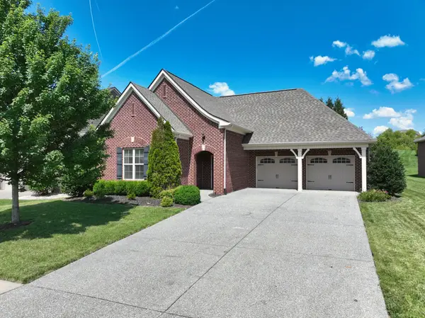 223 Meandering Dr, Lebanon, TN 37090