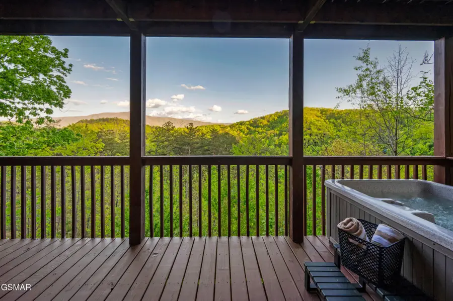 2633 Raccoon Hollow Way, Sevierville, TN 37862 - #2