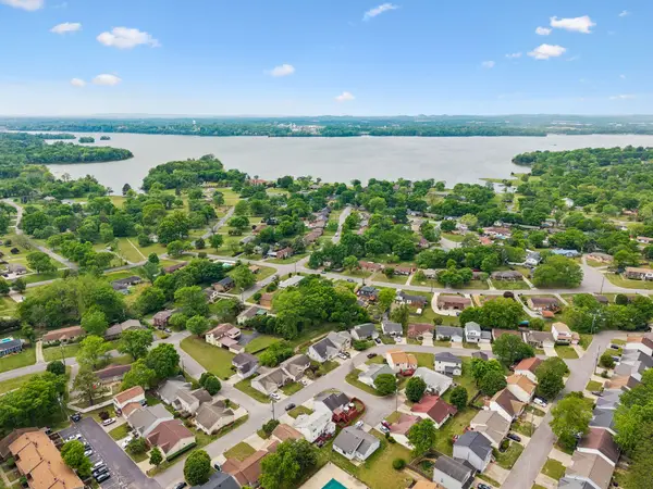 111 River Bend Rd, Hendersonville, TN 37075
