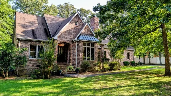 104 Southampton Dr, Tullahoma, TN 37388