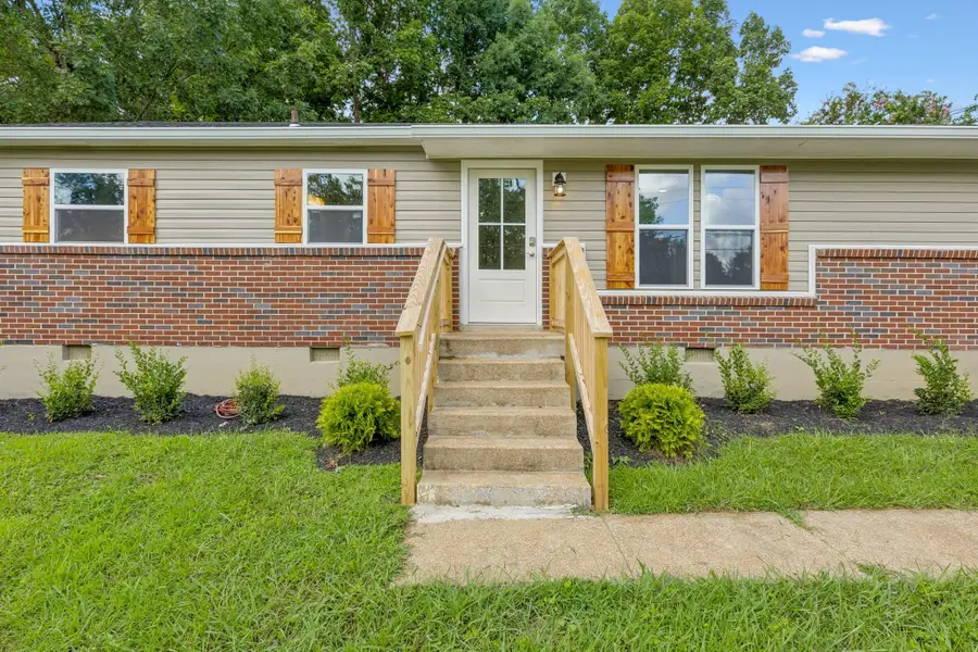 668 Jackson Ave, Lewisburg, TN 37091 - #2
