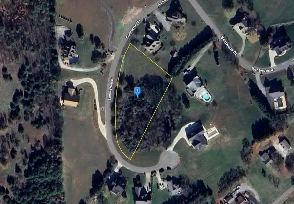 425 Summerhill Dr, Kodak, TN 37764