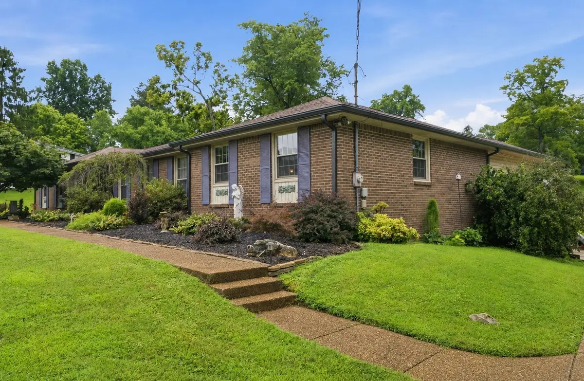 402 Ellington Dr, Franklin, TN 37064 - #1