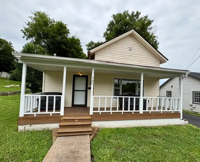 107 E 13th St, Columbia, TN 38401 - #1