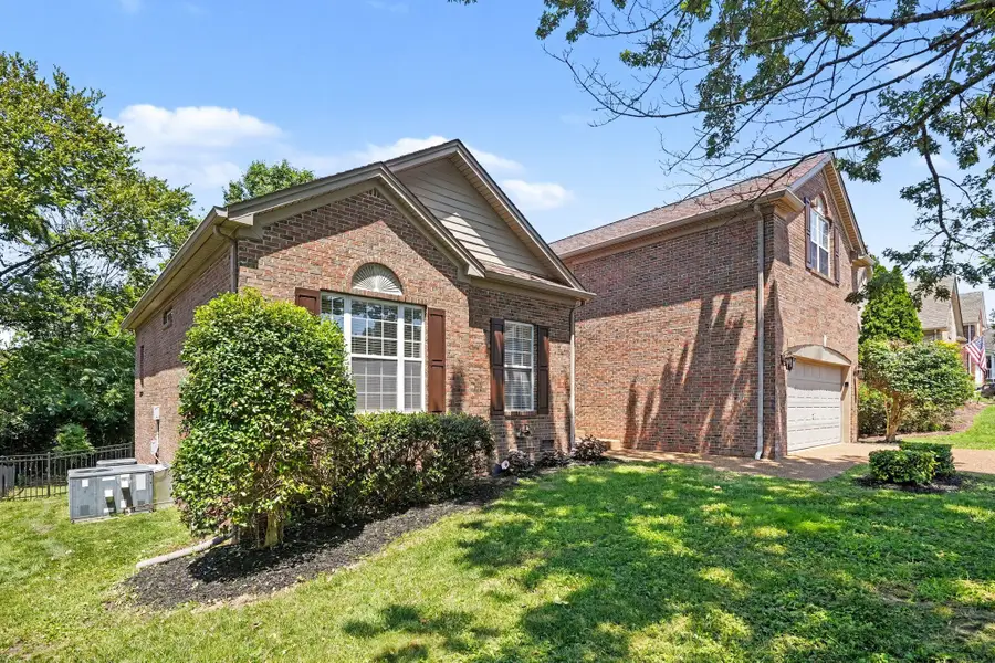 4844 Peninsula Pointe Dr, Hermitage, TN 37076 - #2