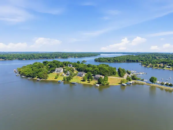 305 Harbor Dr, Old Hickory, TN 37138