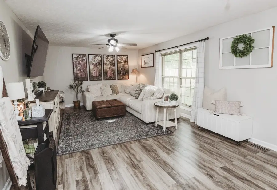 651 Oak Shadow Dr, New Johnsonville, TN 37134 - #3