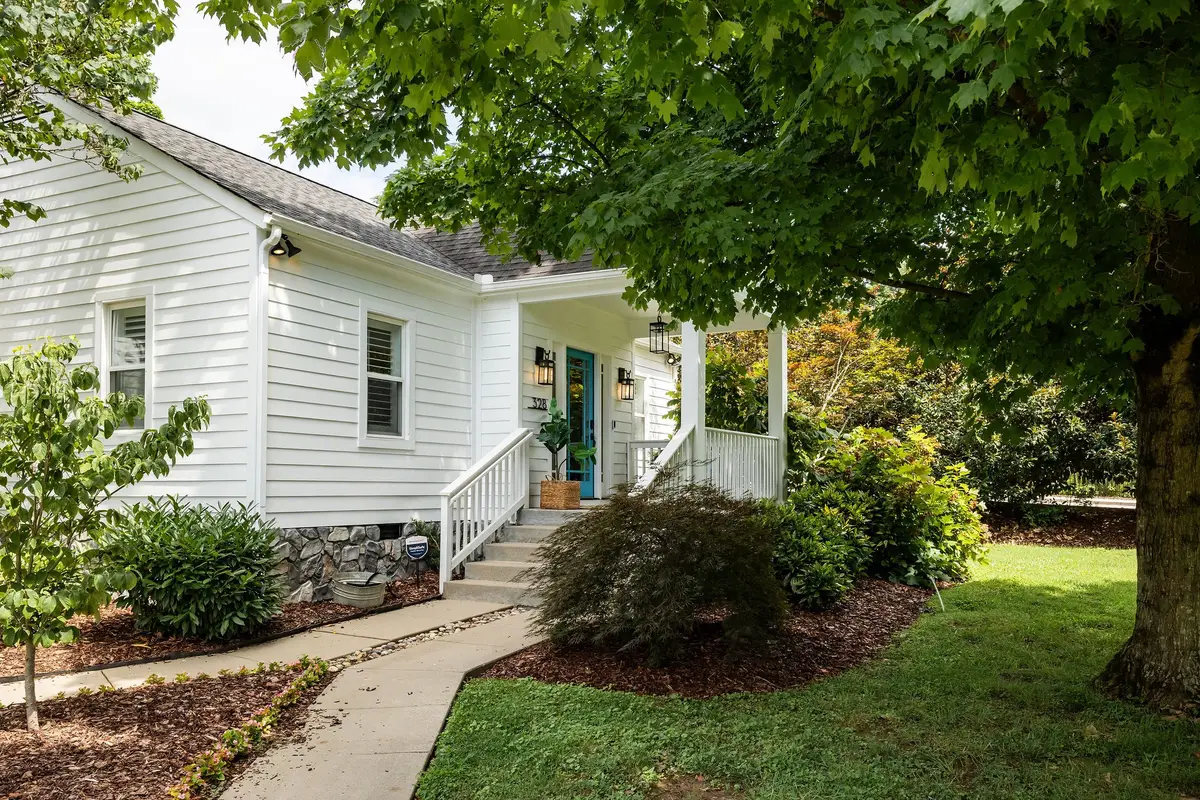328 11th Ave N, Franklin, TN 37064 - #1