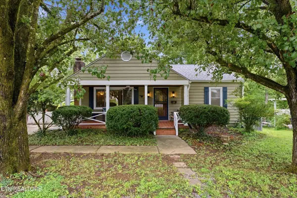121 Salem Rd, Oak Ridge, TN 37830