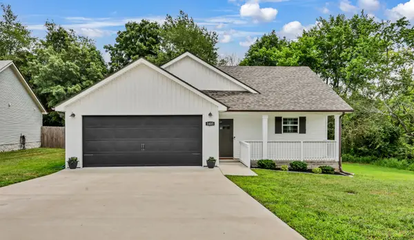1405 Fredrick Dr, Clarksville, TN 37042