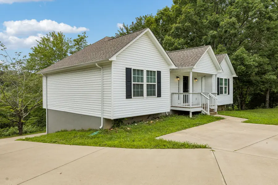 1299 Wesley Ct, Lawrenceburg, TN 38464 - #2