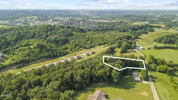 3 Ridge Road, Sevierville, TN 37862