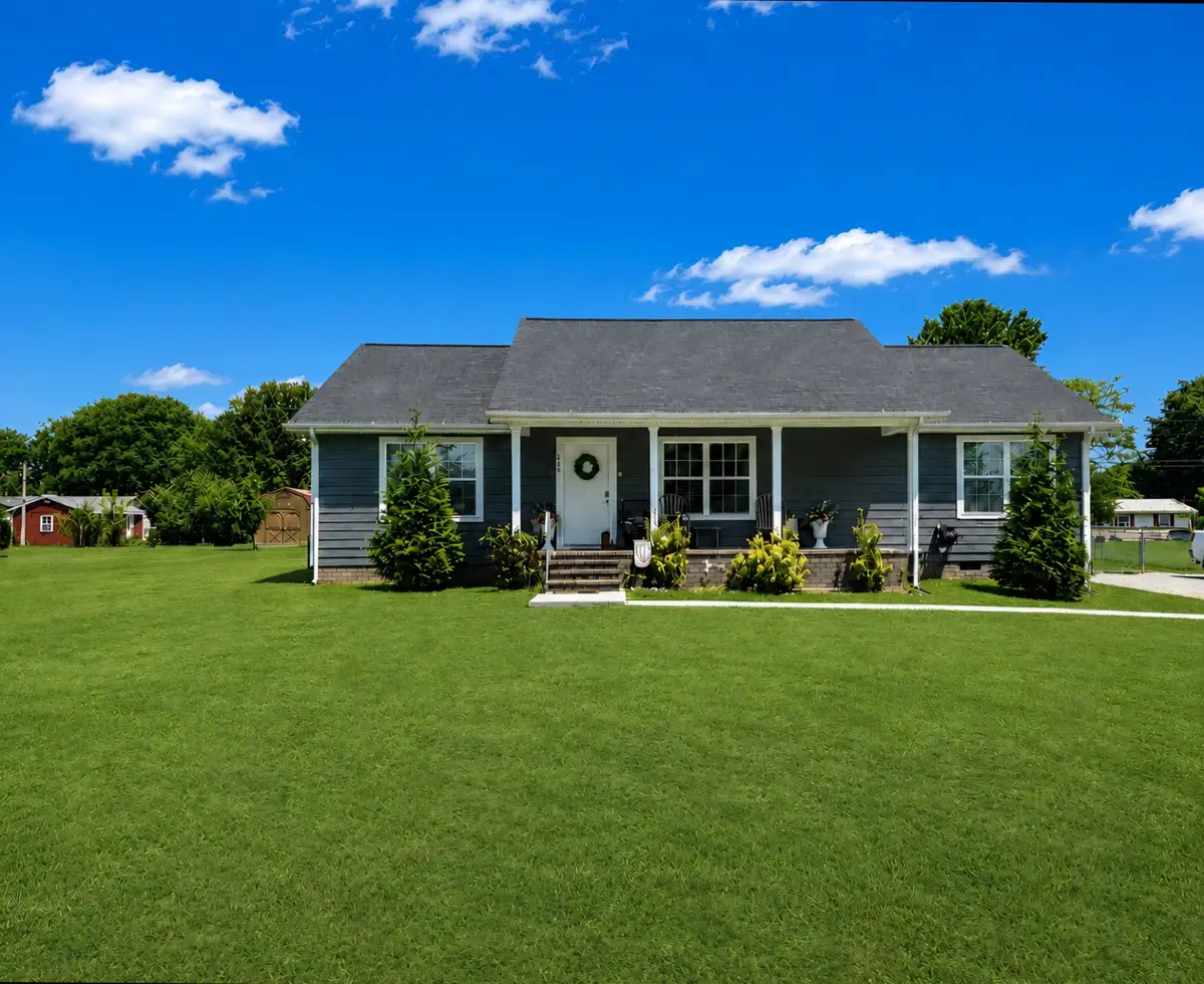 676 Parkway Dr, Smithville, TN 37166 - #1