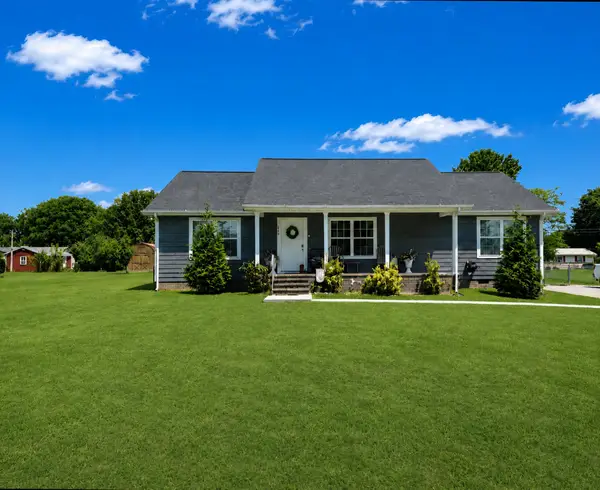 676 Parkway Dr, Smithville, TN 37166