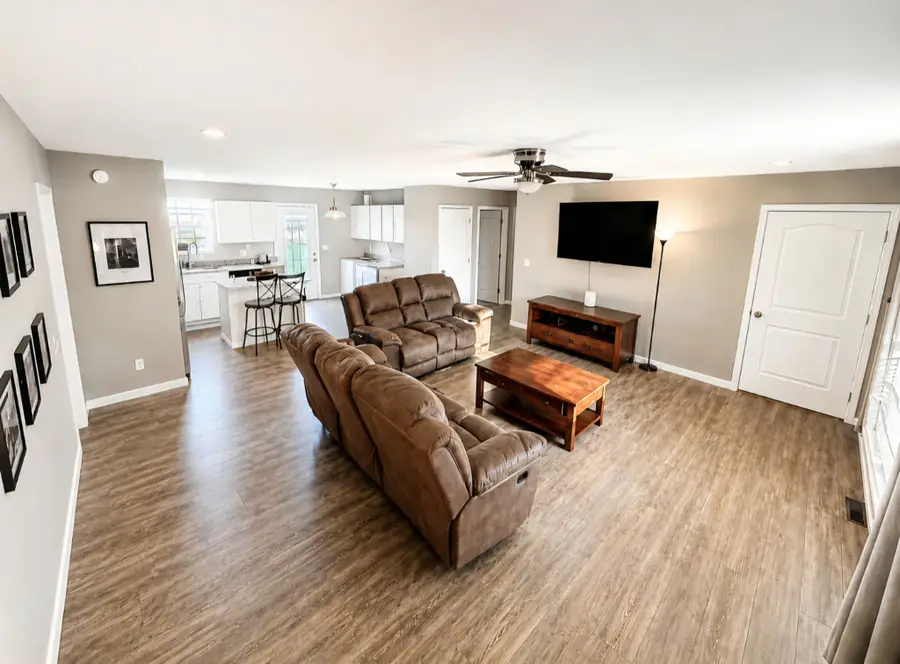 676 Parkway Dr, Smithville, TN 37166 - #3