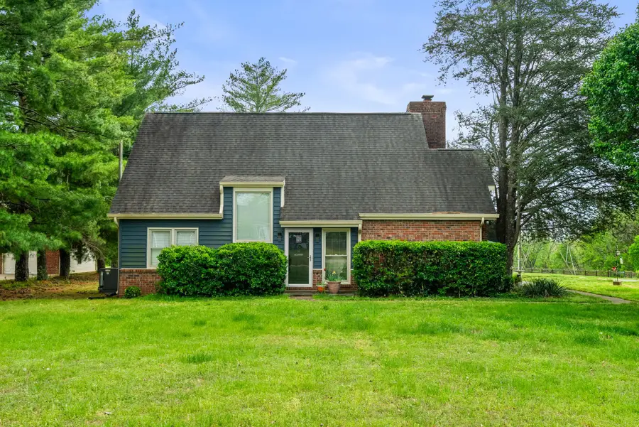 674 Lakeside Dr, Springfield, TN 37172 - #2