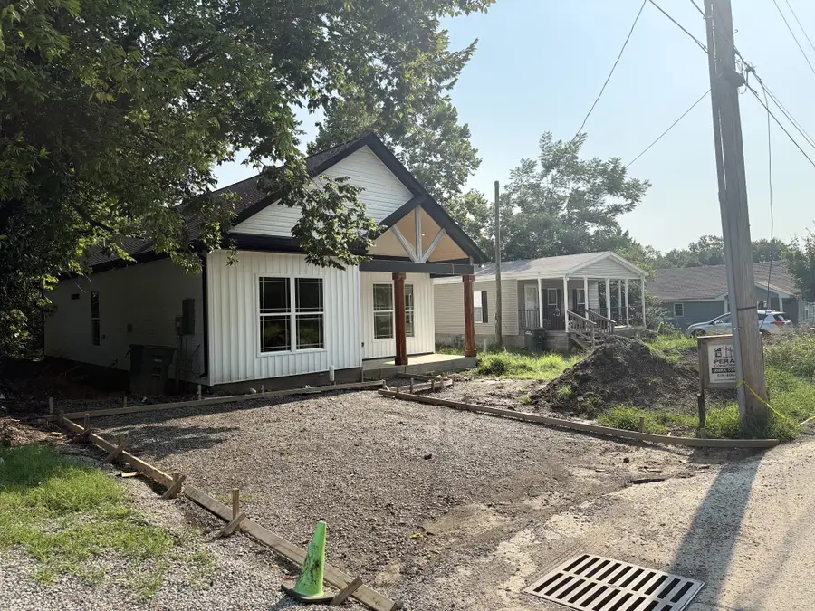 534 20th Ave W, Springfield, TN 37172 - #2