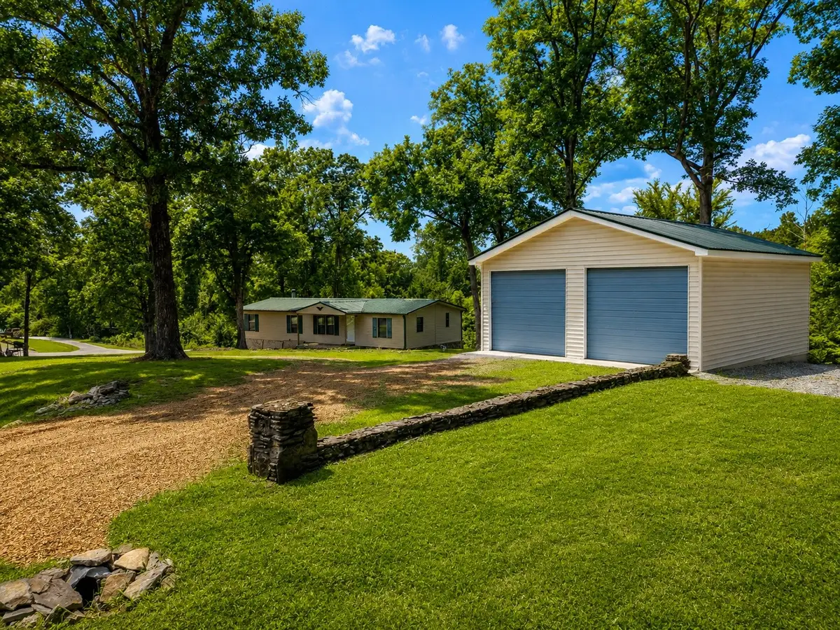 33 Lower Roans Creek Rd, Linden, TN 37096 - #1