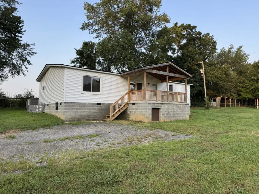 1110 Twin Creek Rd, Charlotte, TN 37036 - #3
