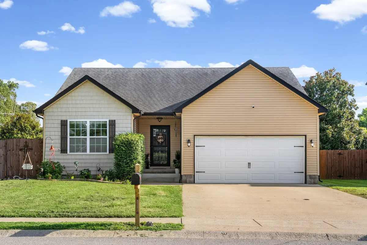 400 Leslie Wood Dr, Clarksville, TN 37040 - #1