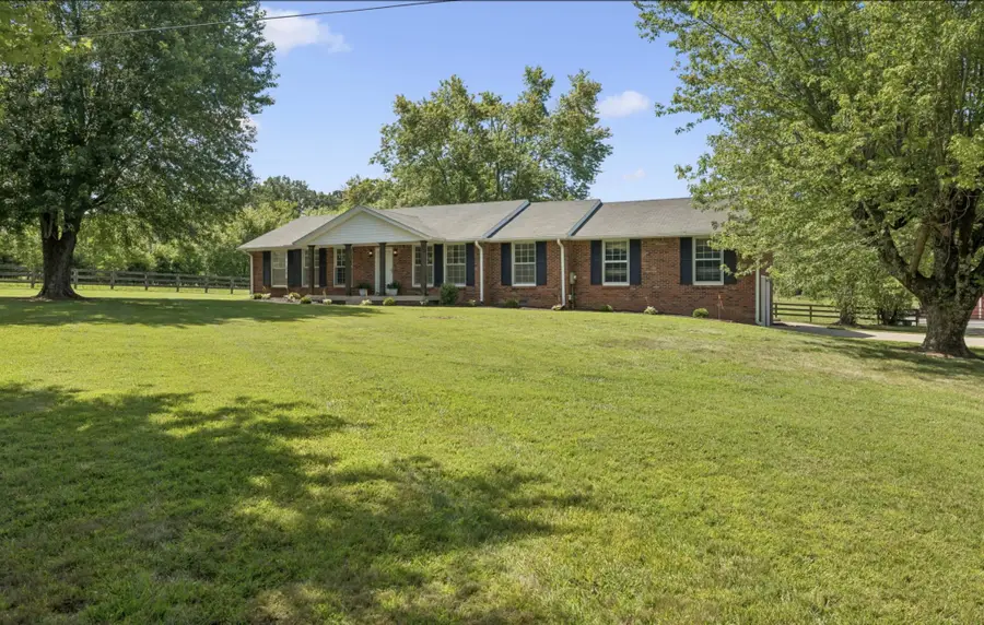 920 Clearview Rd, Cottontown, TN 37048 - #2