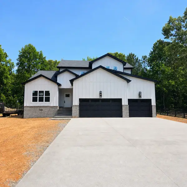 1725 Powell Rd, Clarksville, TN 37043