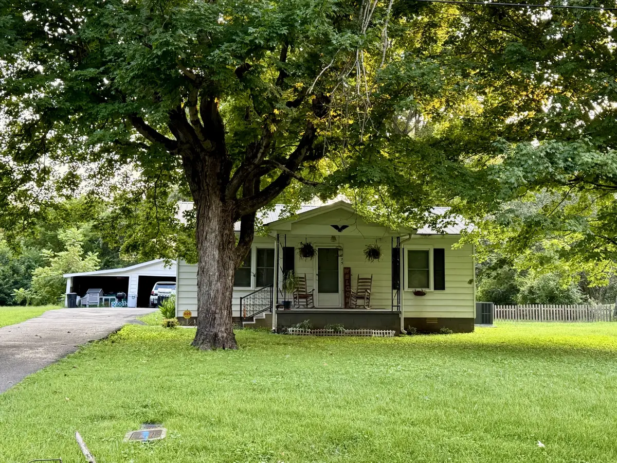 325 Spring St, Wartrace, TN 37183 - #1