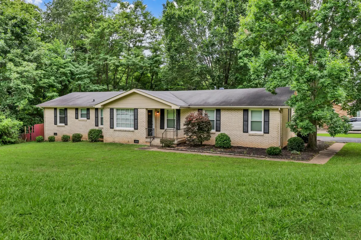 573 Chesterfield Dr, Clarksville, TN 37043 - #1