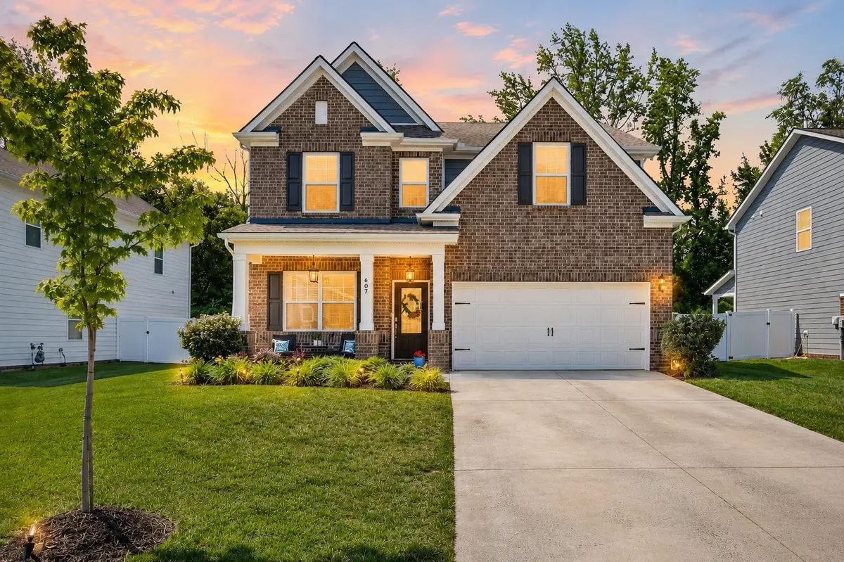 607 Ballard Dr, White House, TN 37188 - #1