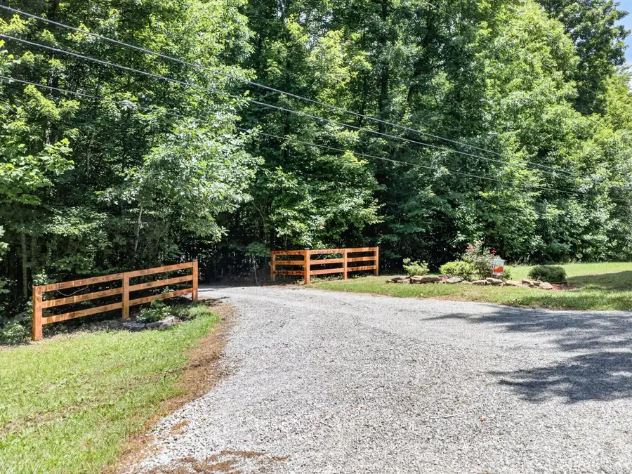 219 Zizka Dr, Sparta, TN 38583 - #3