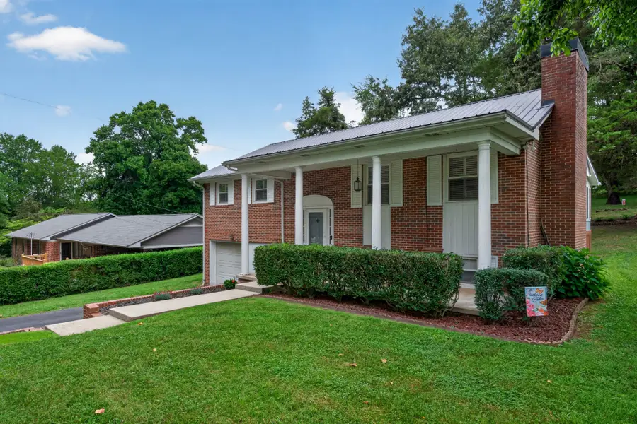 606 Polk St, Sparta, TN 38583 - #2
