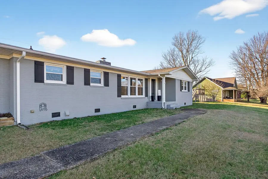 513 N Spring St, Sparta, TN 38583 - #3