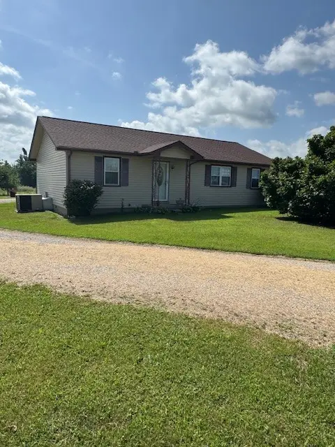 4448 Akersville Rd, Lafayette, TN 37083