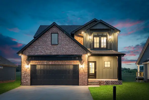 914 Bankside Dr, Clarksville, TN 37043