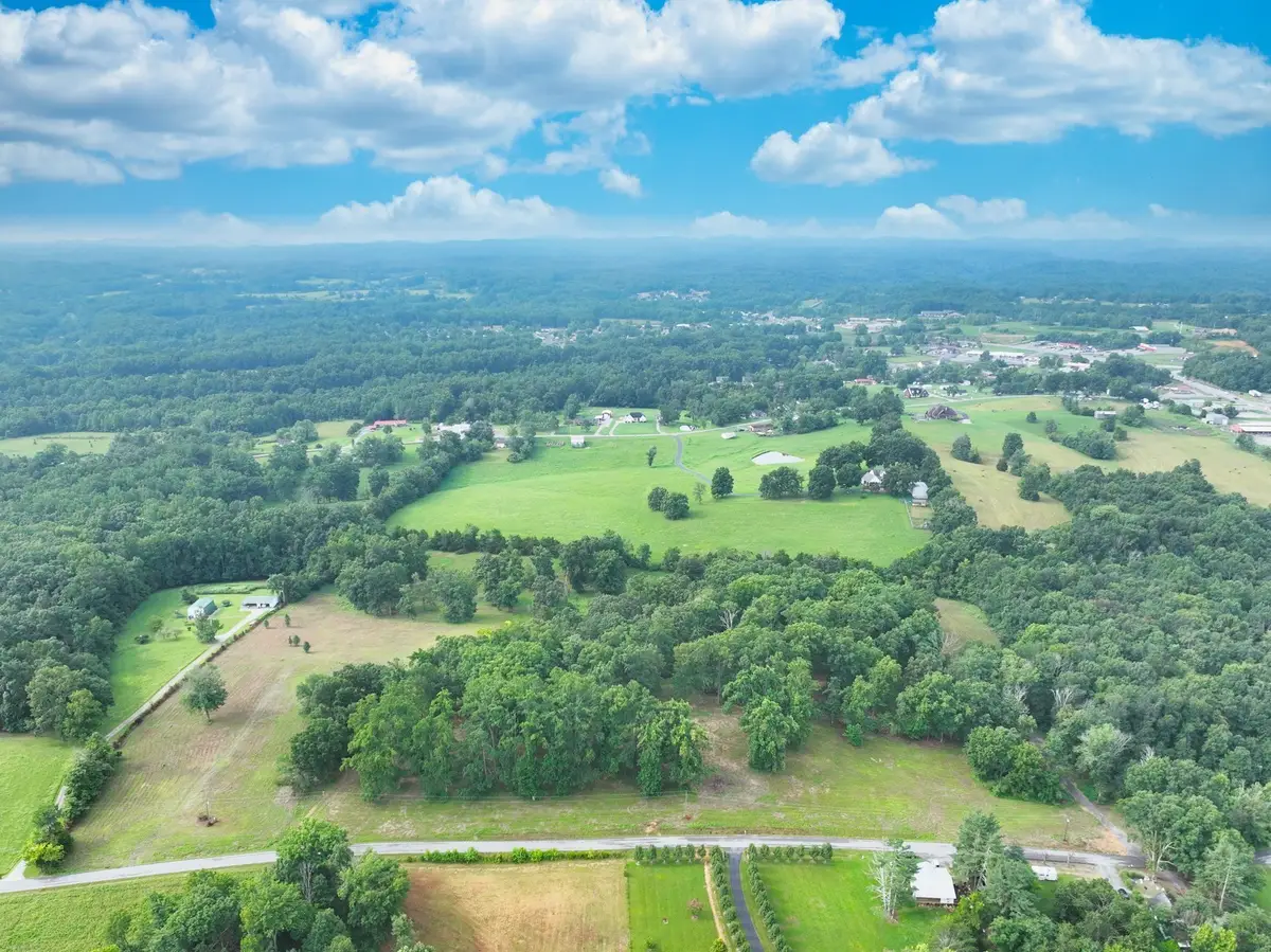 272 Lake Westmoreland Rd, Westmoreland, TN 37186 - #1
