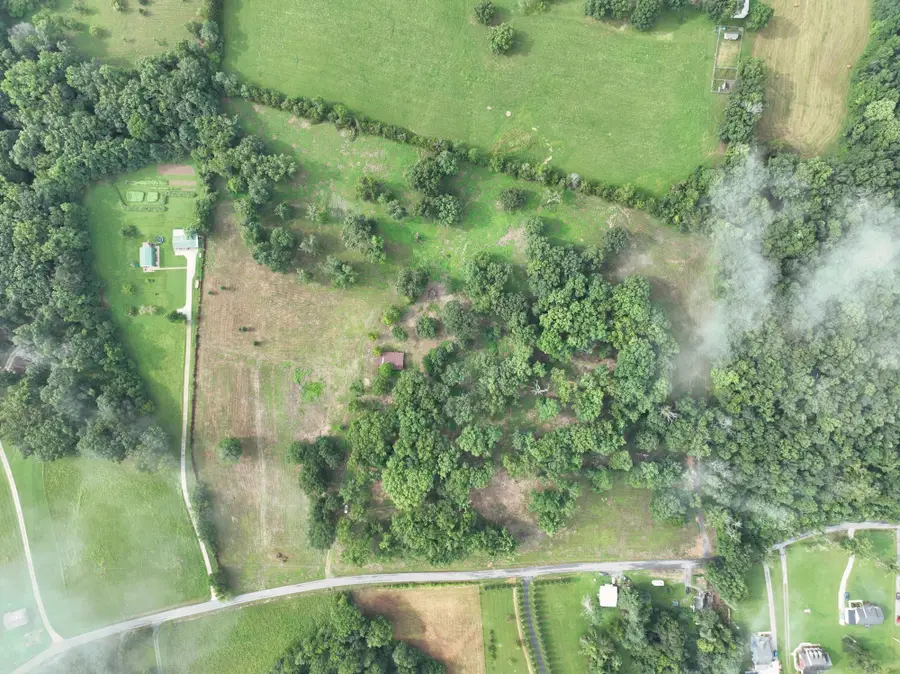 296 Lake Westmoreland Rd, Westmoreland, TN 37186 - #2