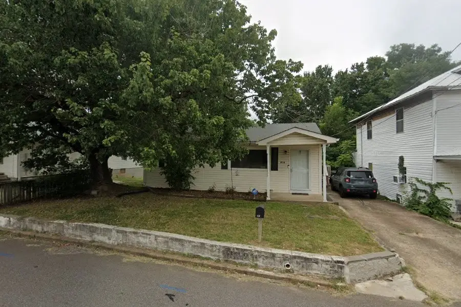 418 W Blythe St W, Paris, TN 38242 - #1